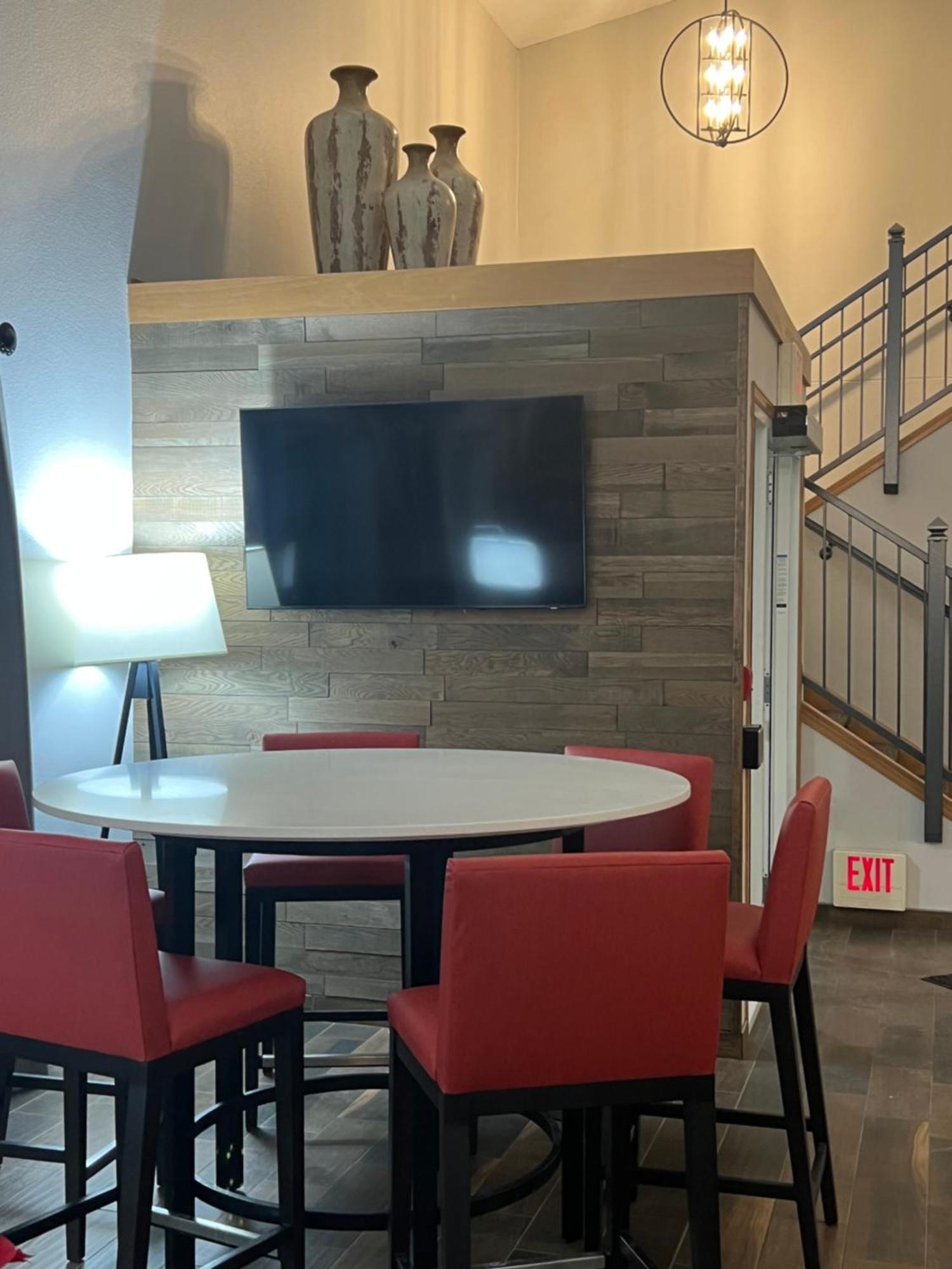 Grandstay Hotel & Suites Cambridge Exteriör bild