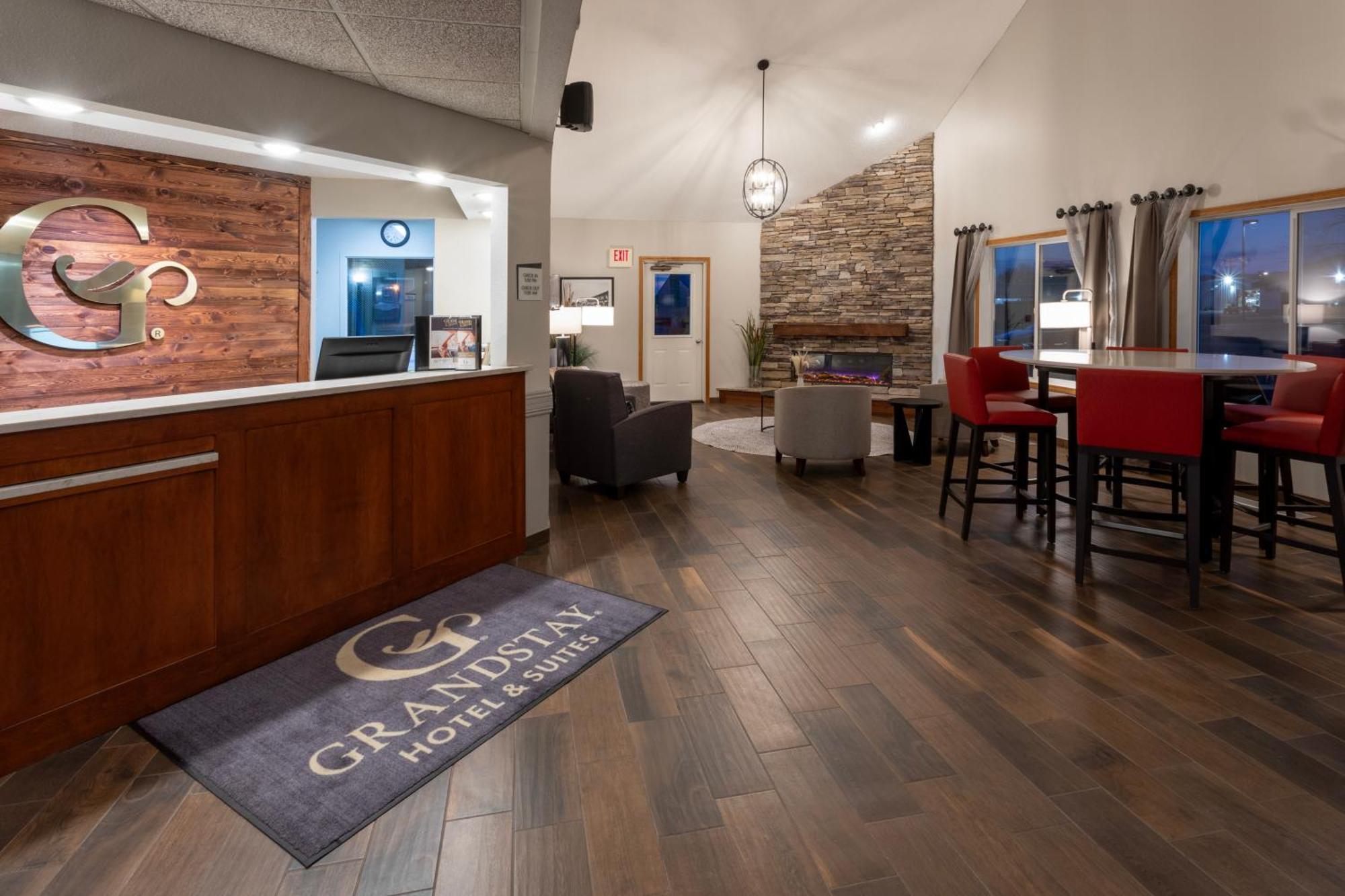 Grandstay Hotel & Suites Cambridge Exteriör bild