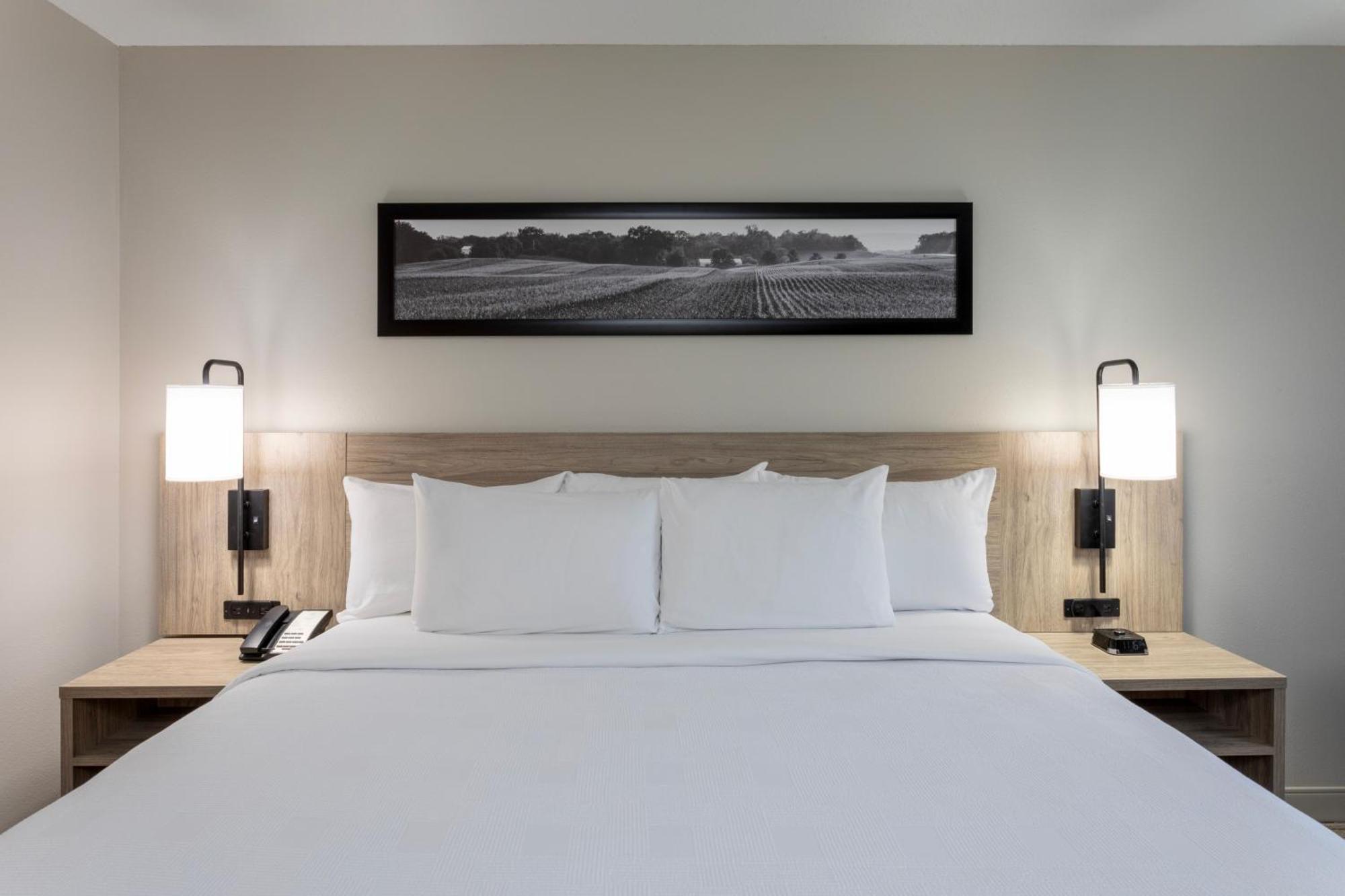 Grandstay Hotel & Suites Cambridge Exteriör bild