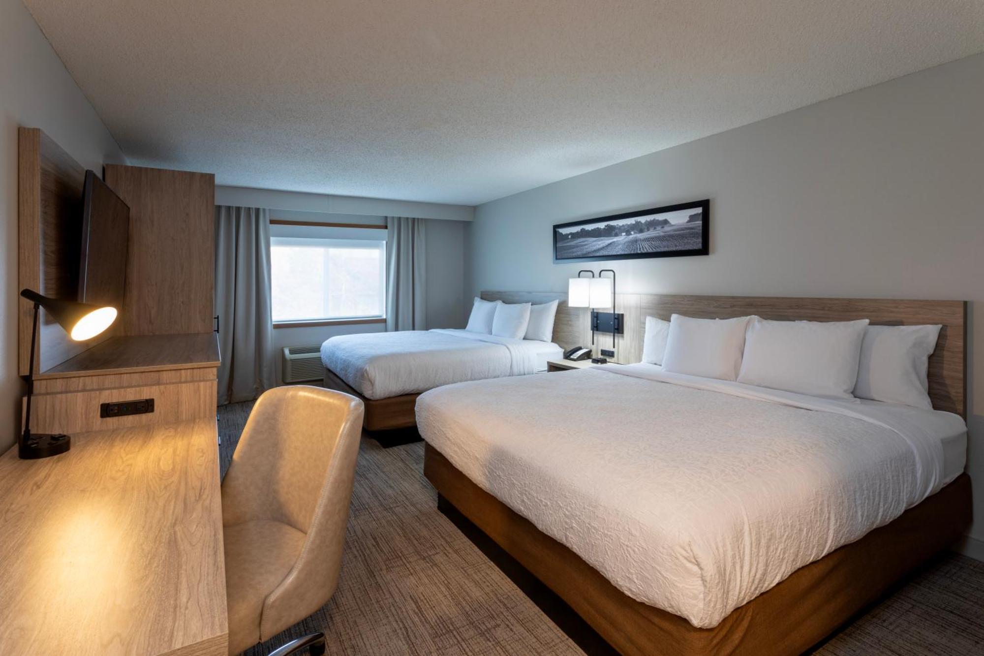 Grandstay Hotel & Suites Cambridge Exteriör bild