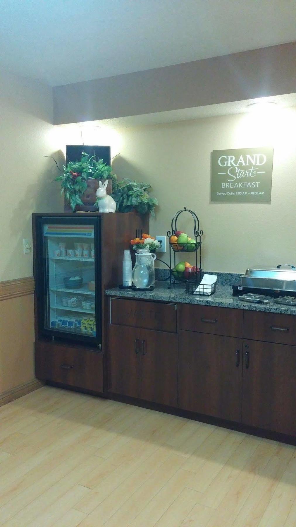 Grandstay Hotel & Suites Cambridge Exteriör bild